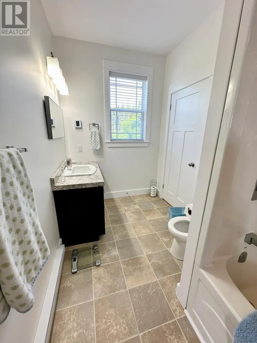 494 Smith Sound Road
