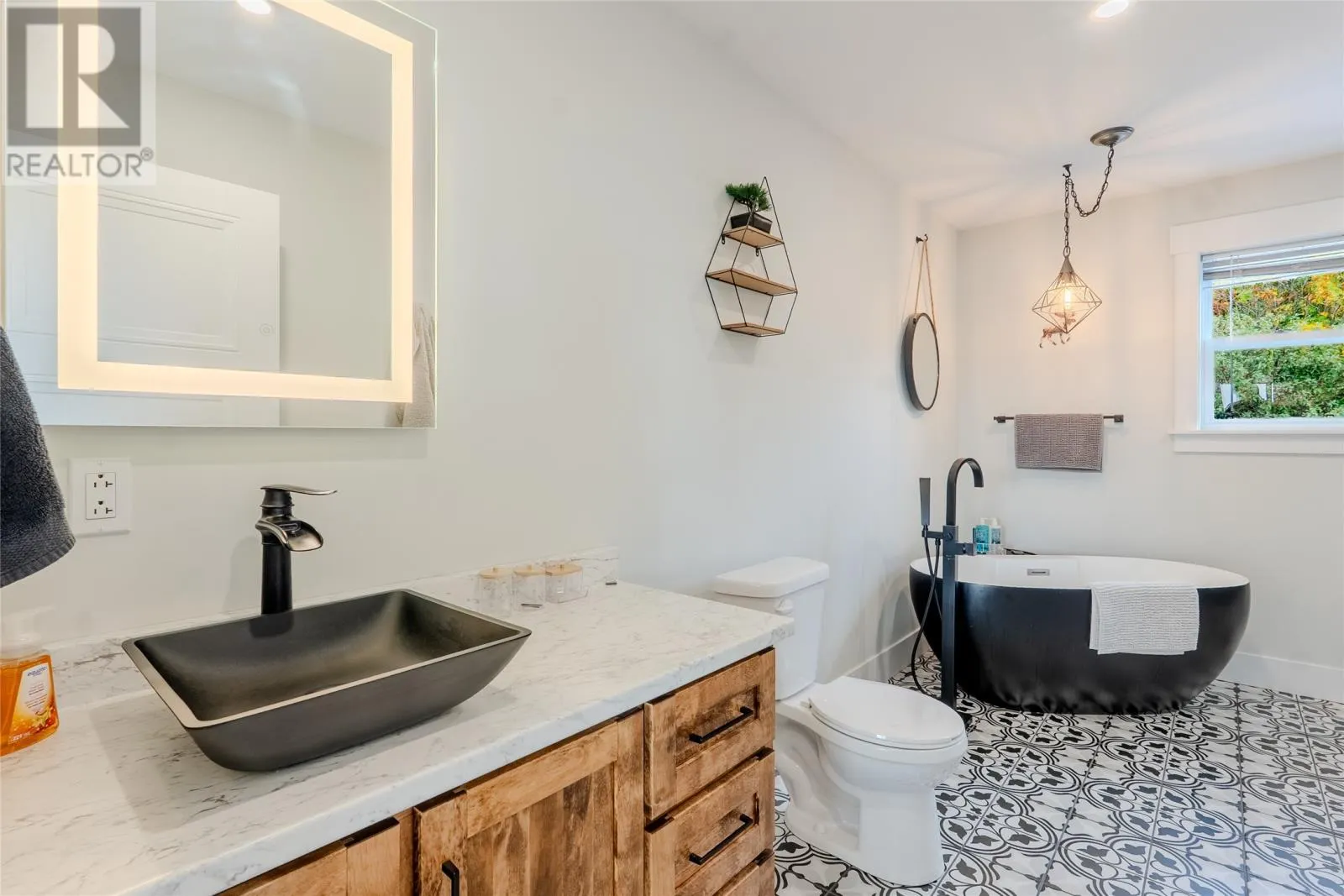 25 Bemister's Hill