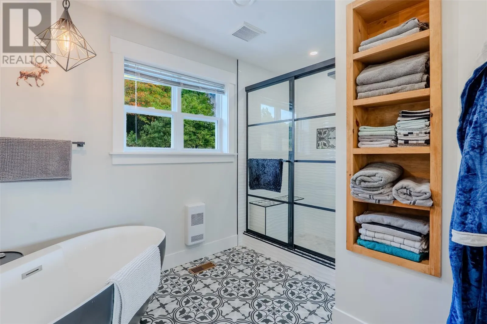 25 Bemister's Hill