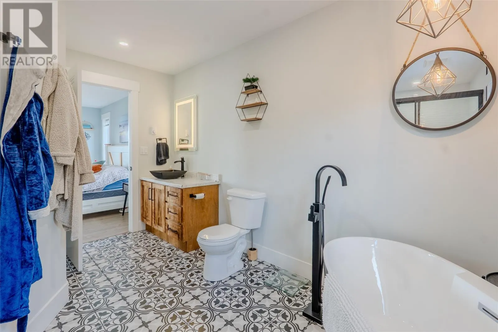 25 Bemister's Hill