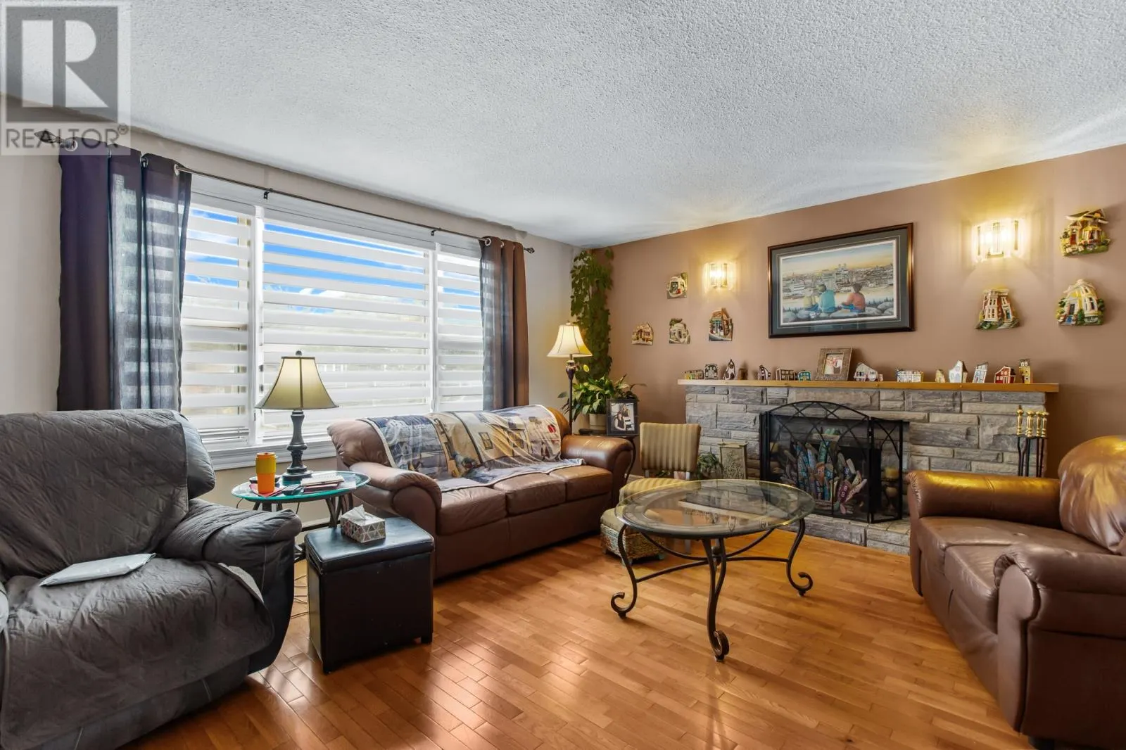 8 Moores Drive