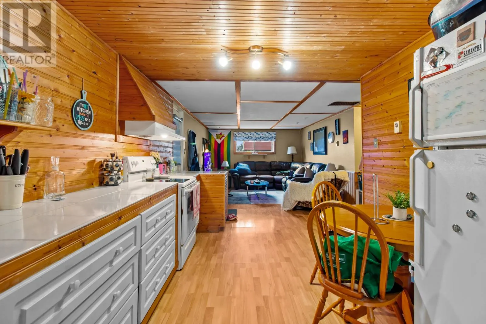 8 Moores Drive