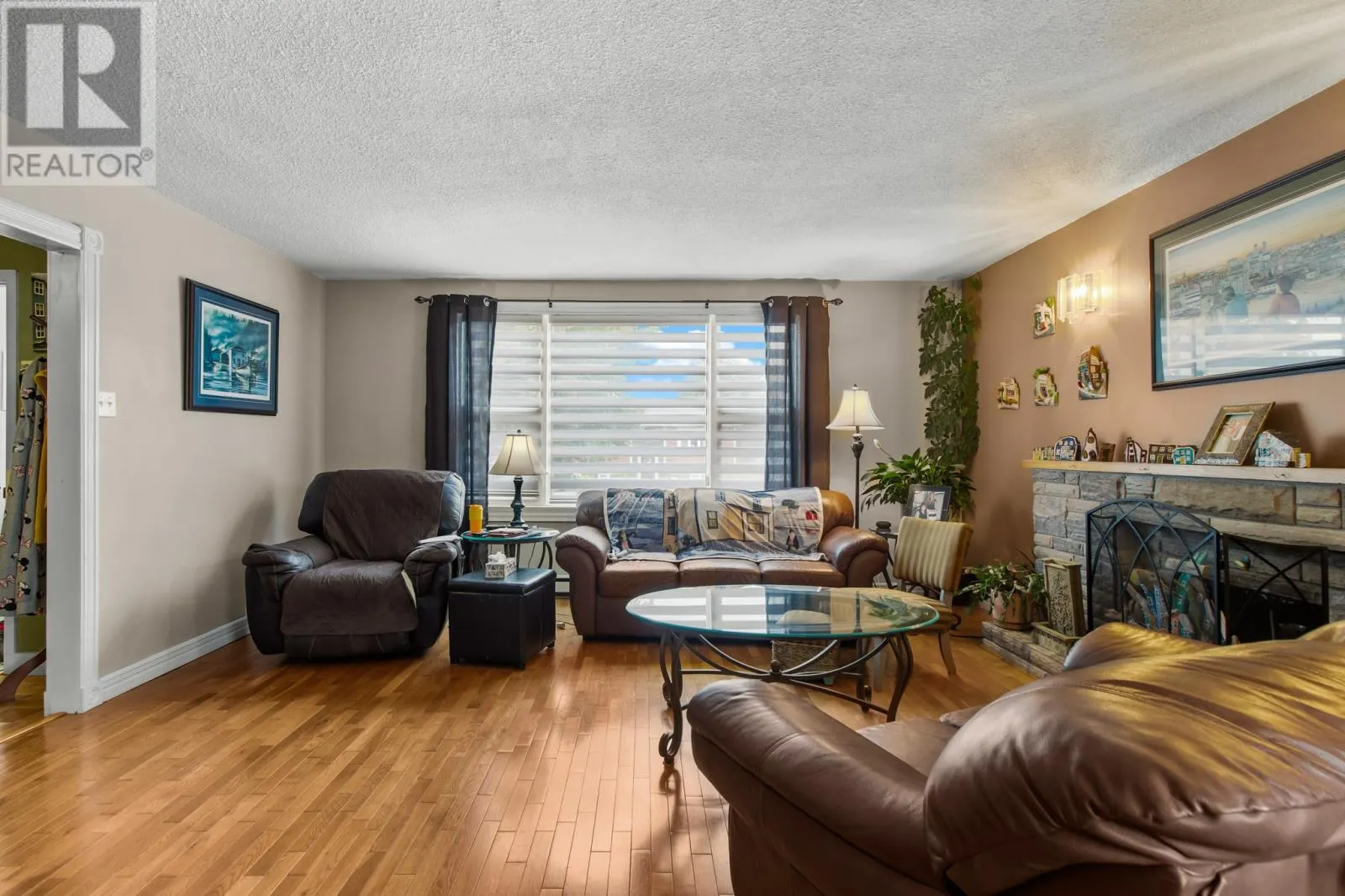 8 Moores Drive