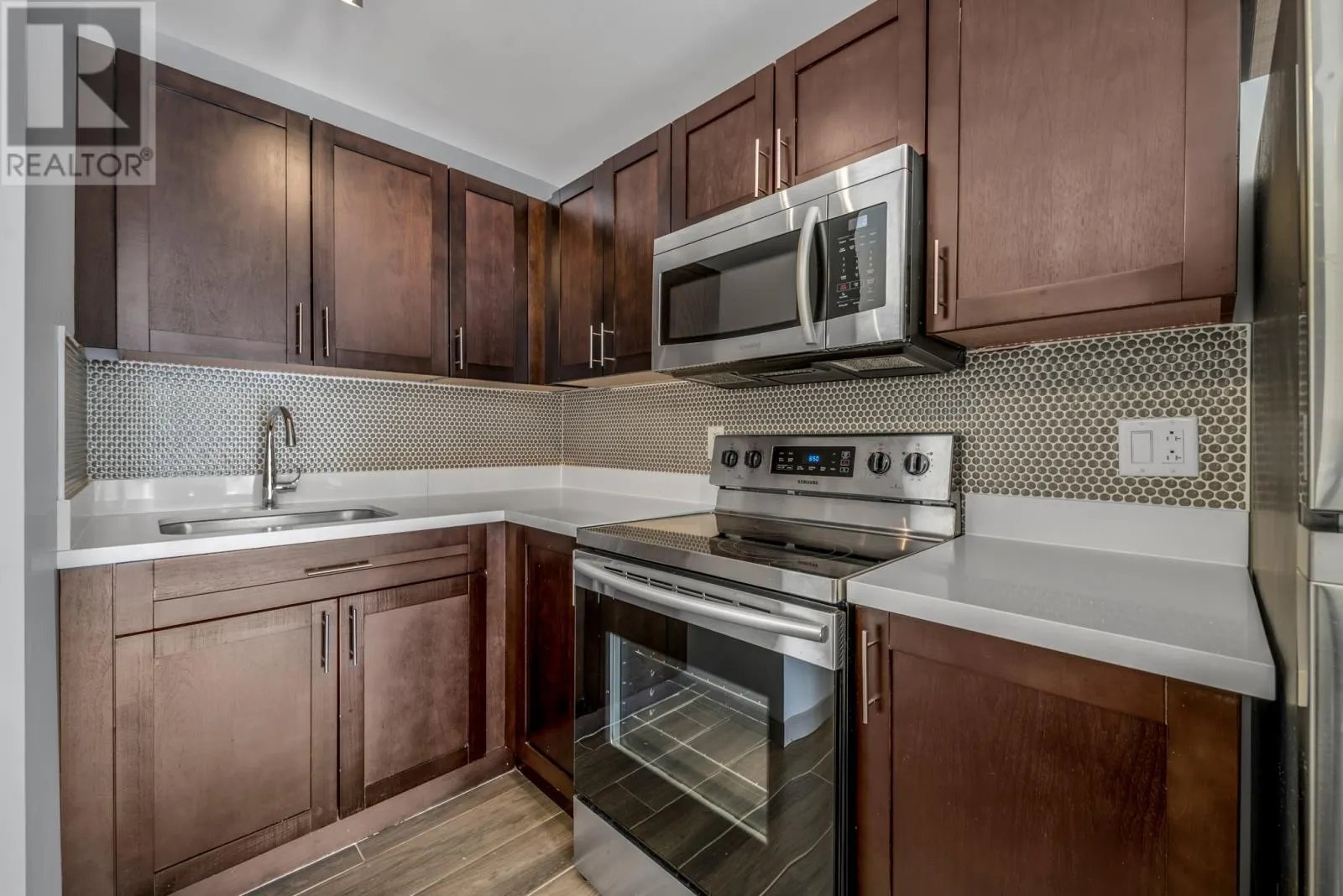 40 Henry Street Unit#407, #407