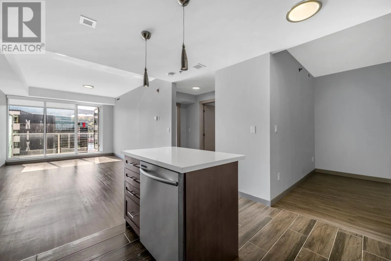40 Henry Street Unit#407, #407