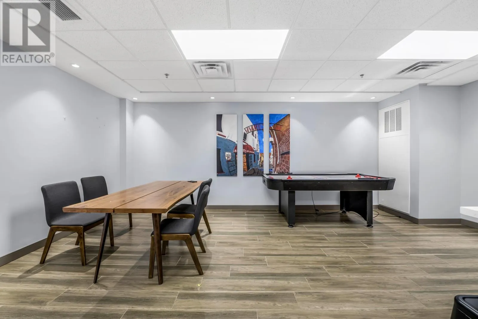 40 Henry Street Unit#407, #407