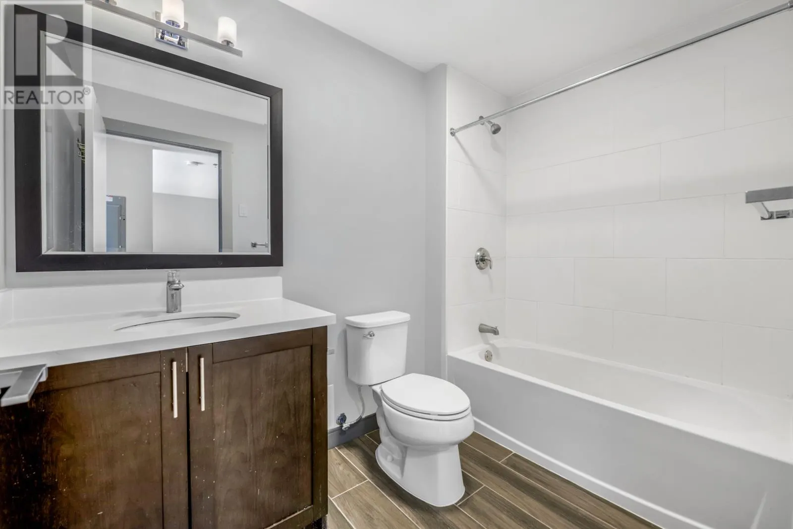 40 Henry Street Unit#407, #407