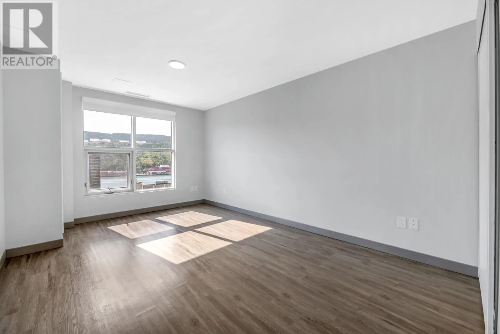40 Henry Street Unit#407, #407