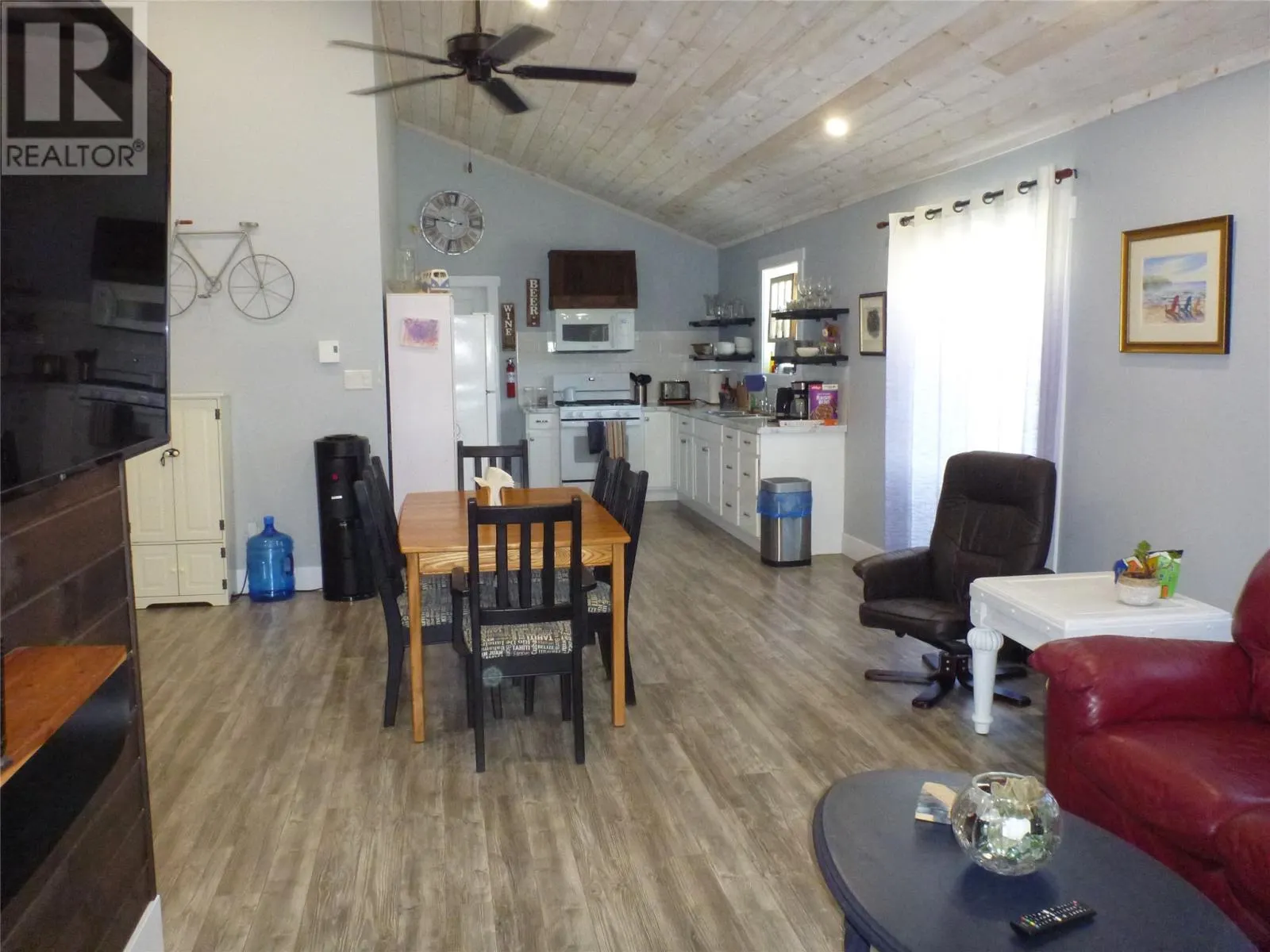 25 Loop Road