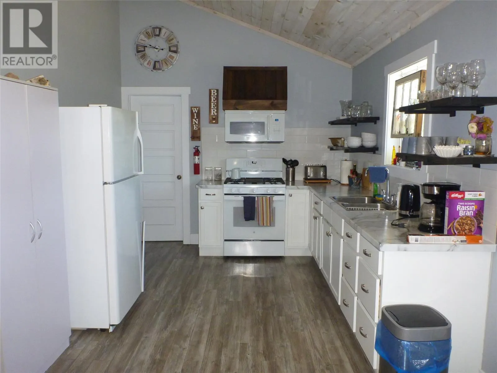 25 Loop Road