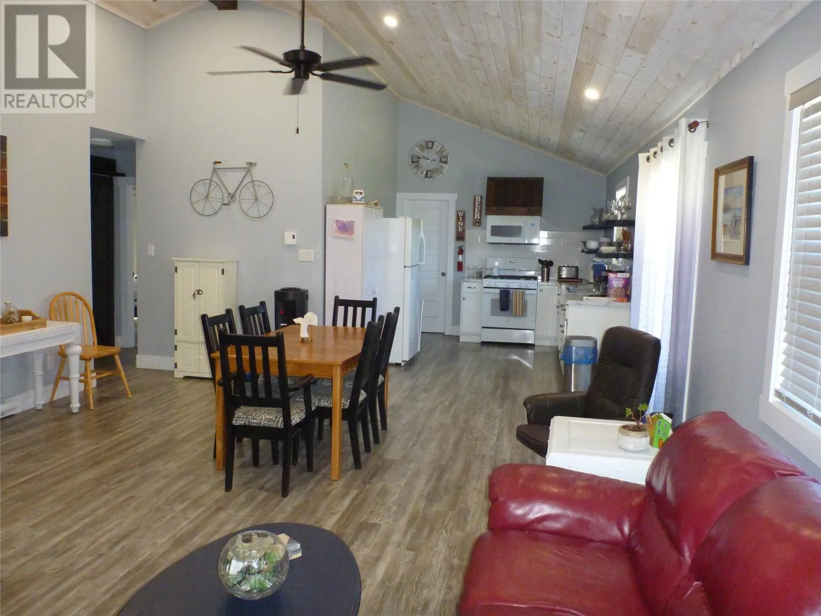 25 Loop Road