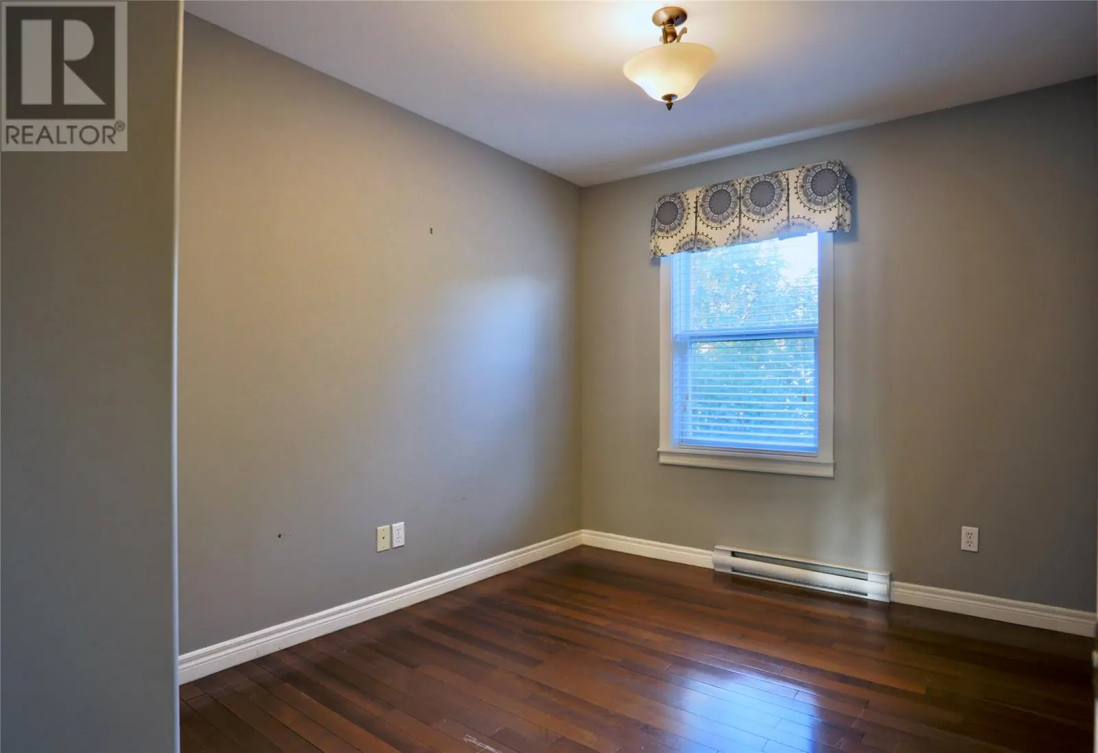 7 Deanery Avenue