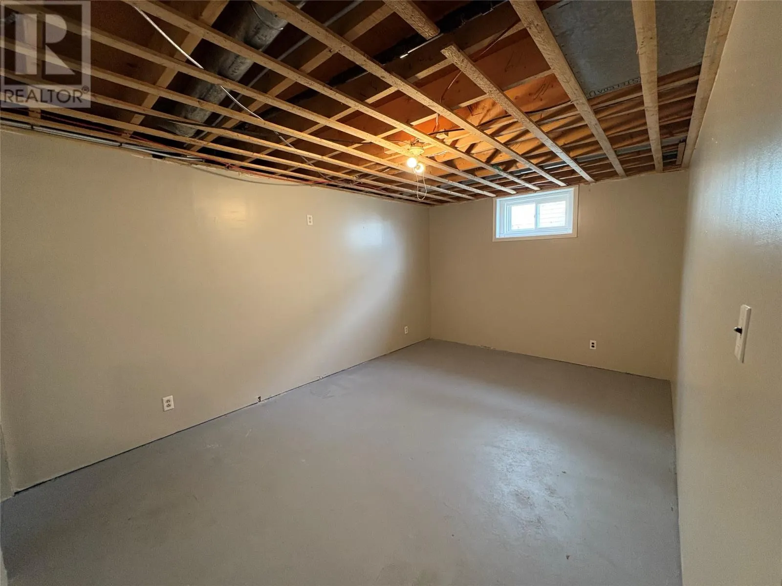 6 Pine Avenue
