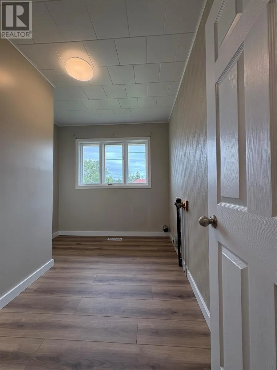 6 Pine Avenue