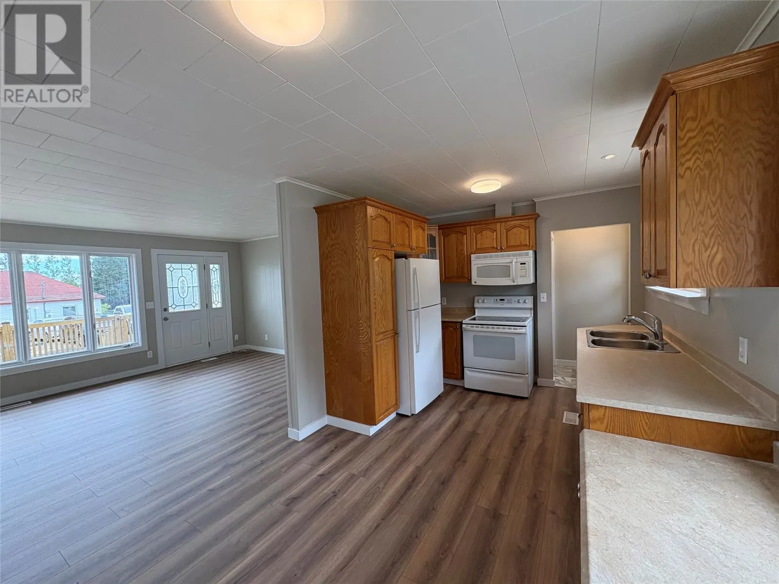 6 Pine Avenue