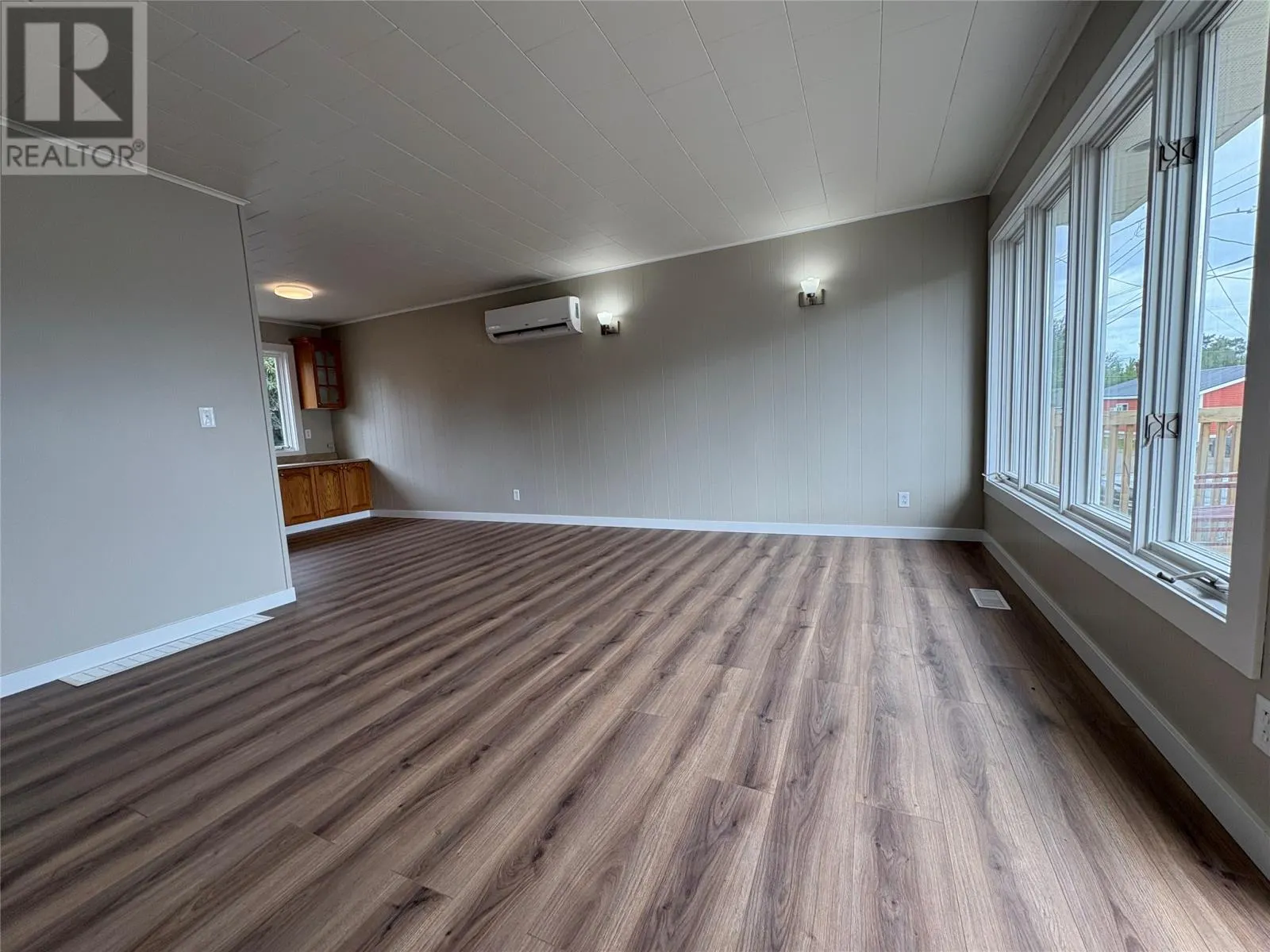 6 Pine Avenue