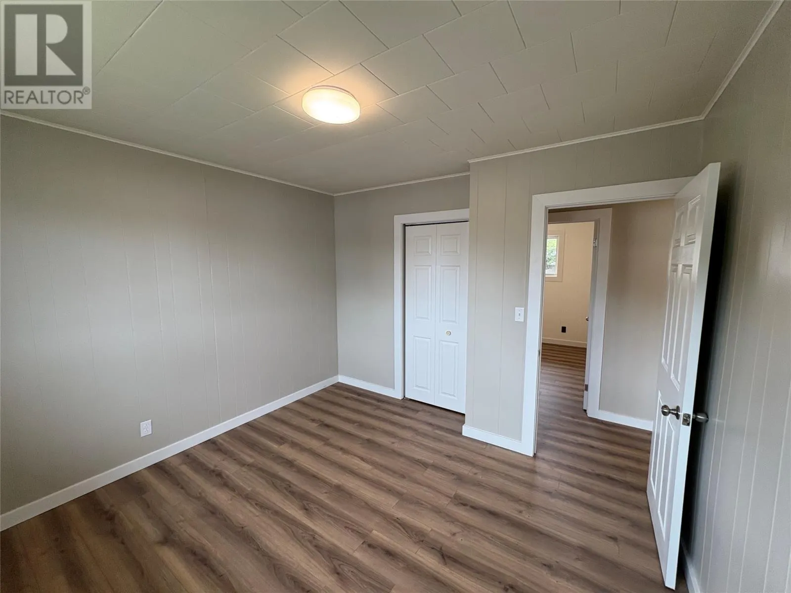6 Pine Avenue