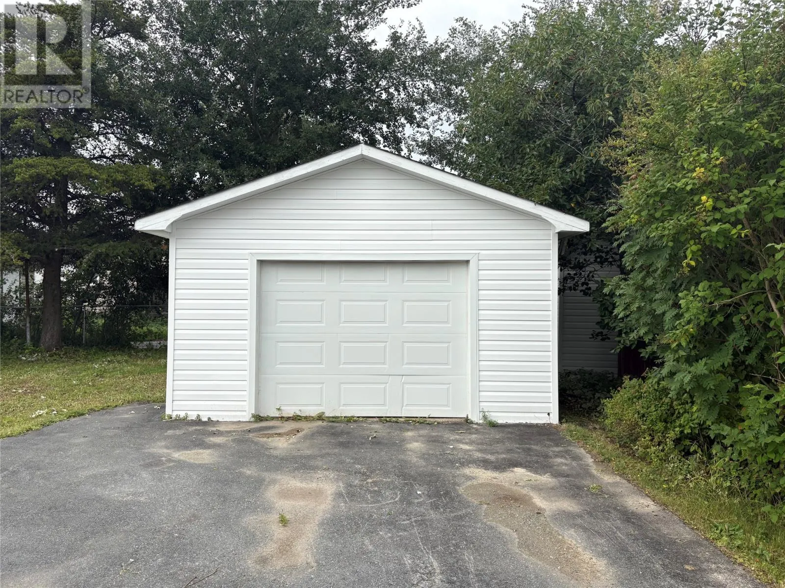 6 Pine Avenue