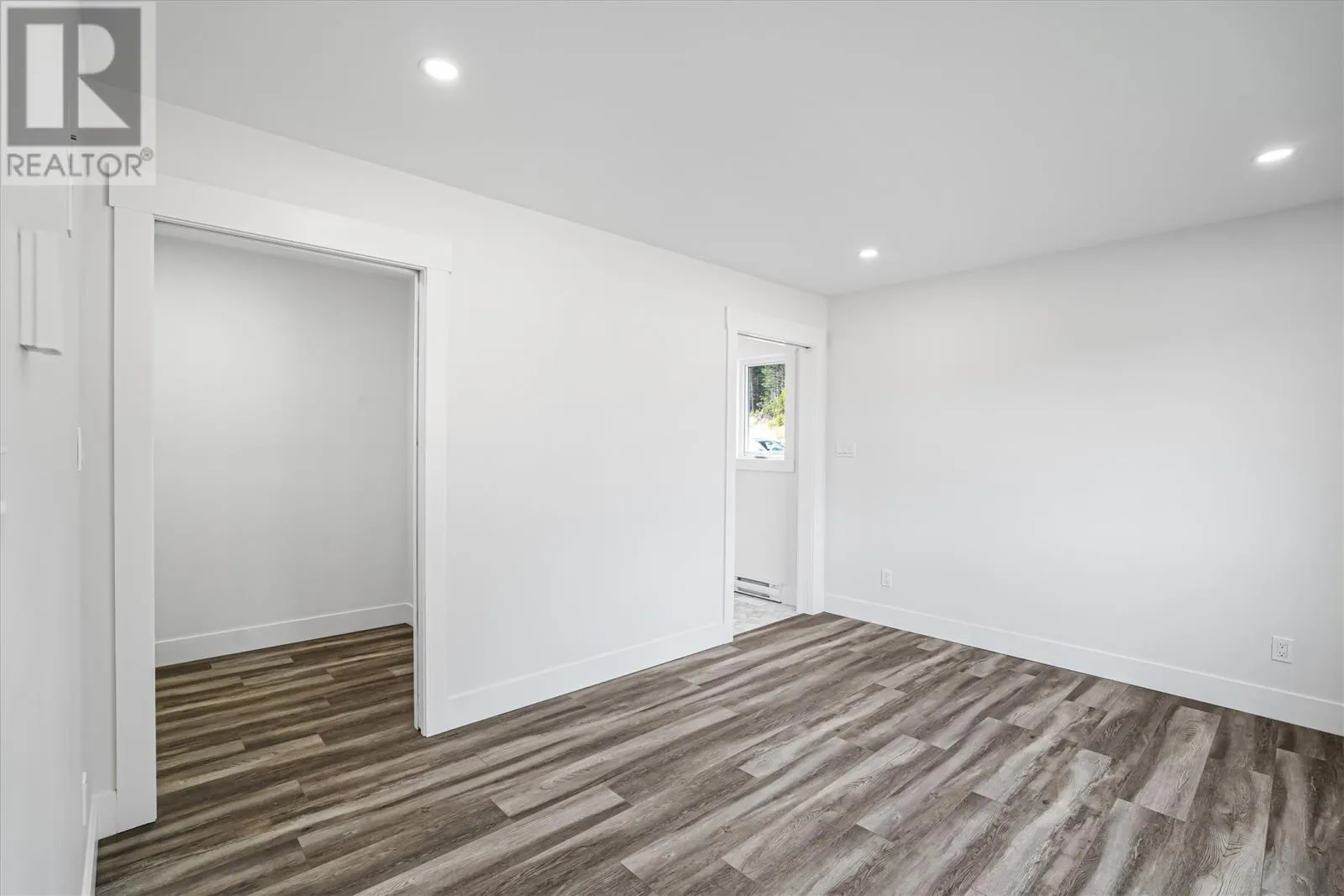 24 Forest Road