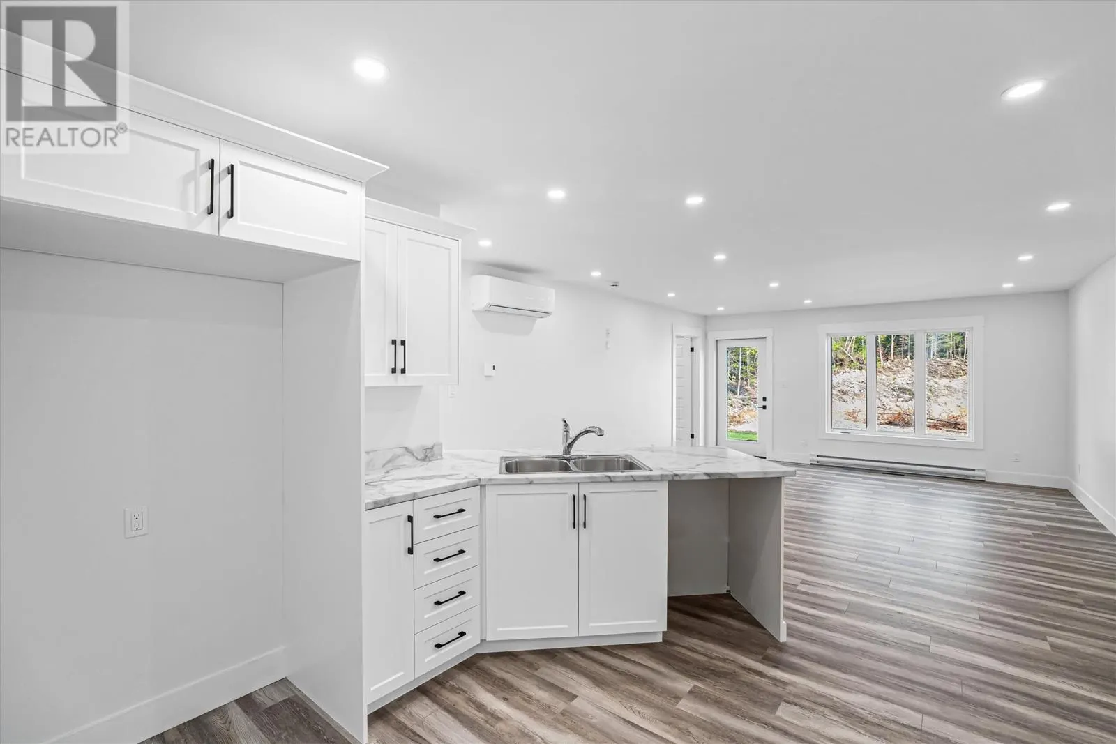 24 Forest Road