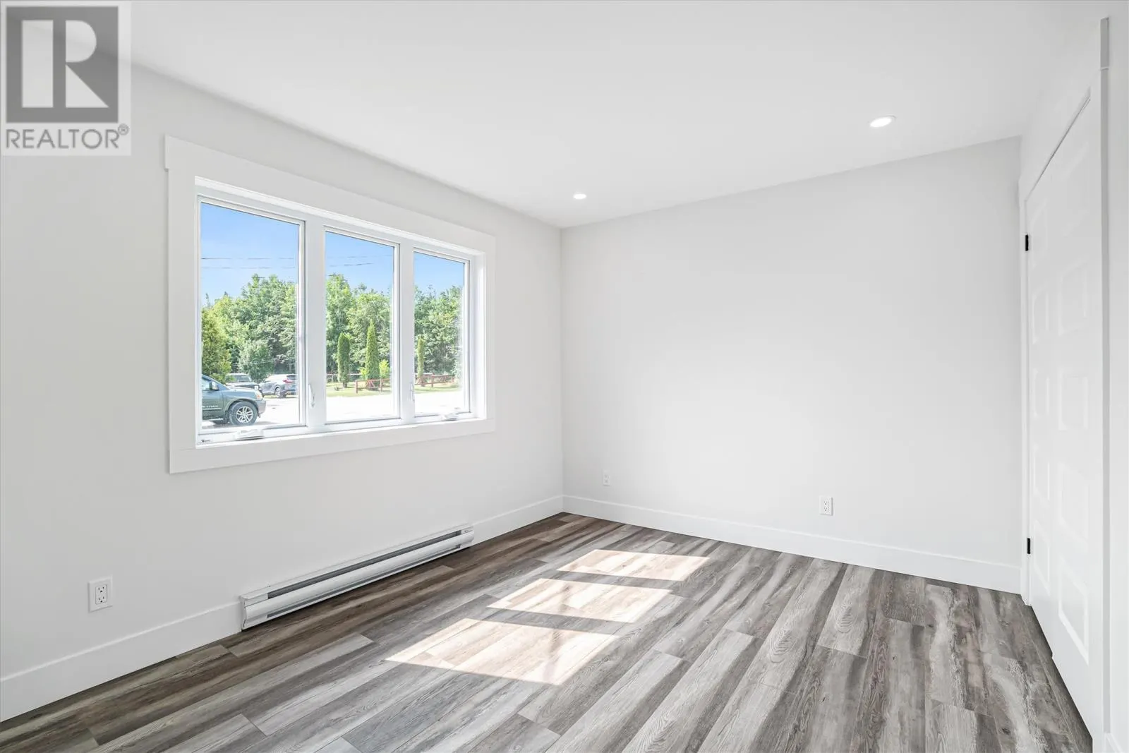 24 Forest Road
