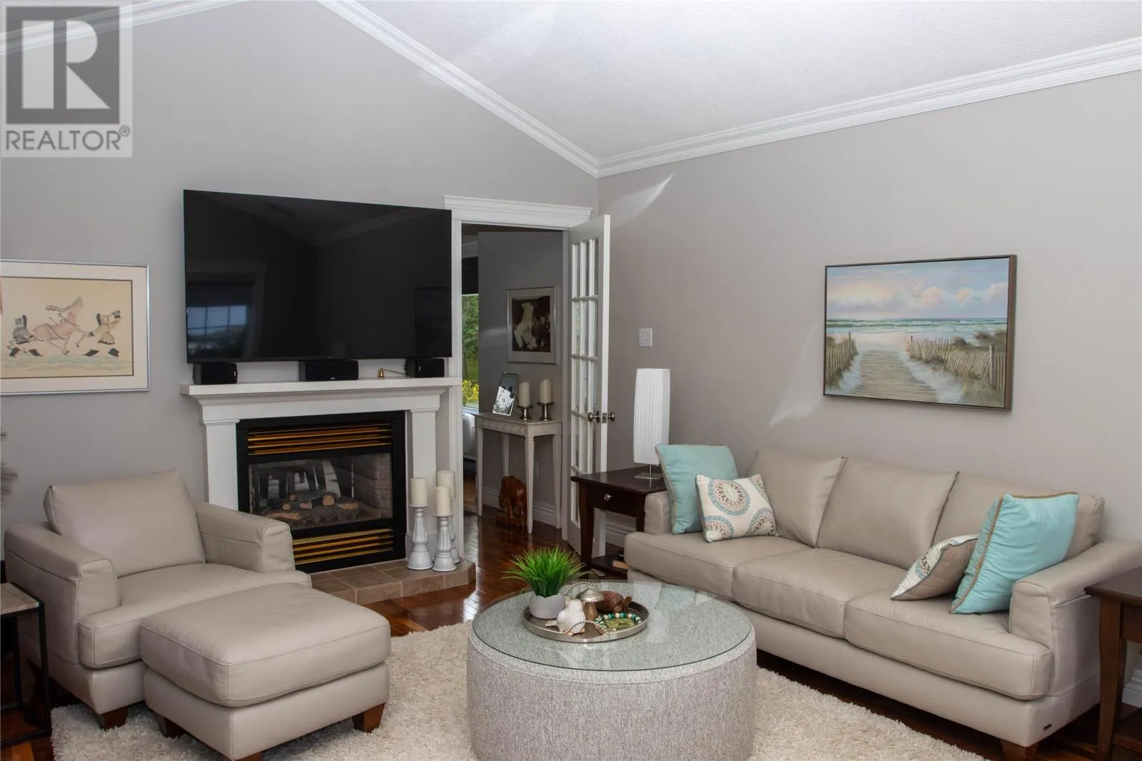 6 Heath Crescent