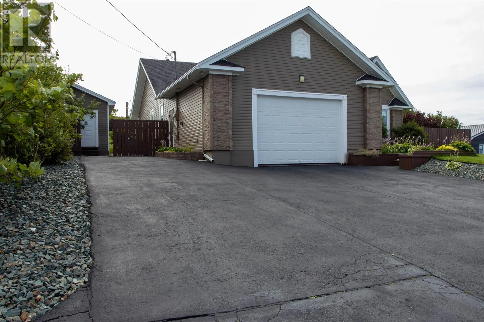 6 Heath Crescent