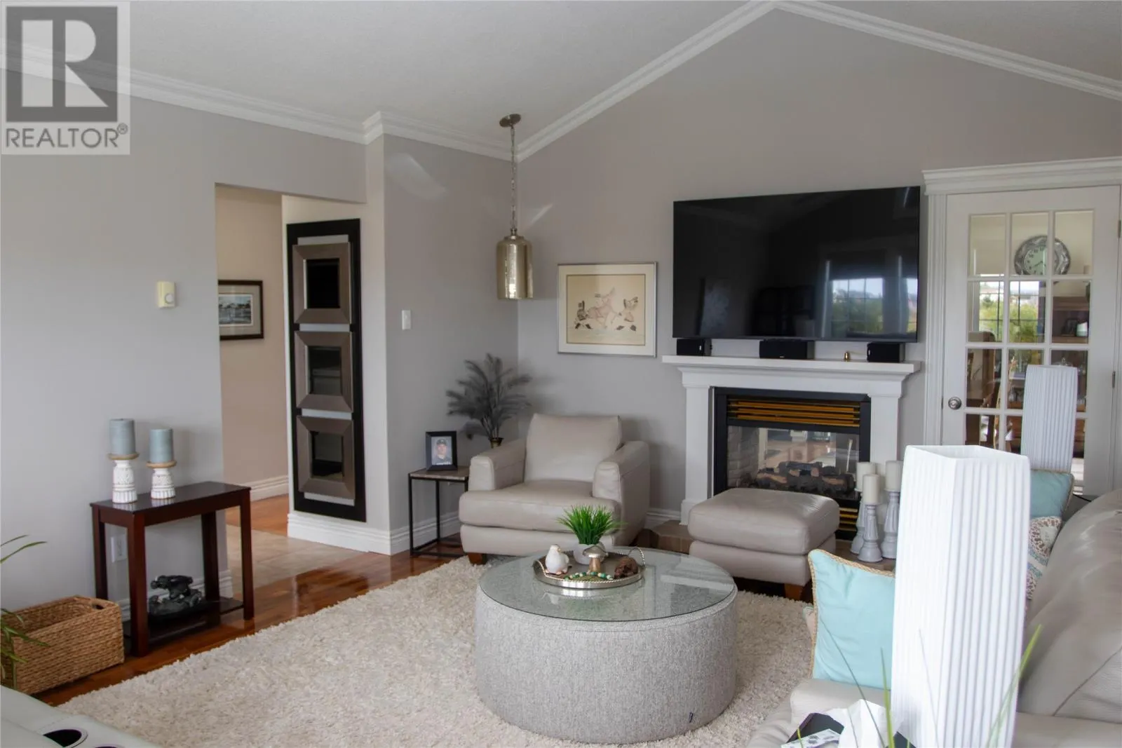 6 Heath Crescent