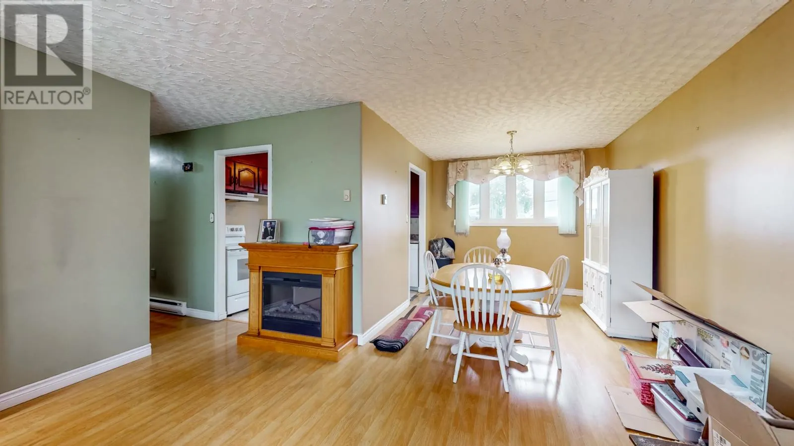 27 Della Drive