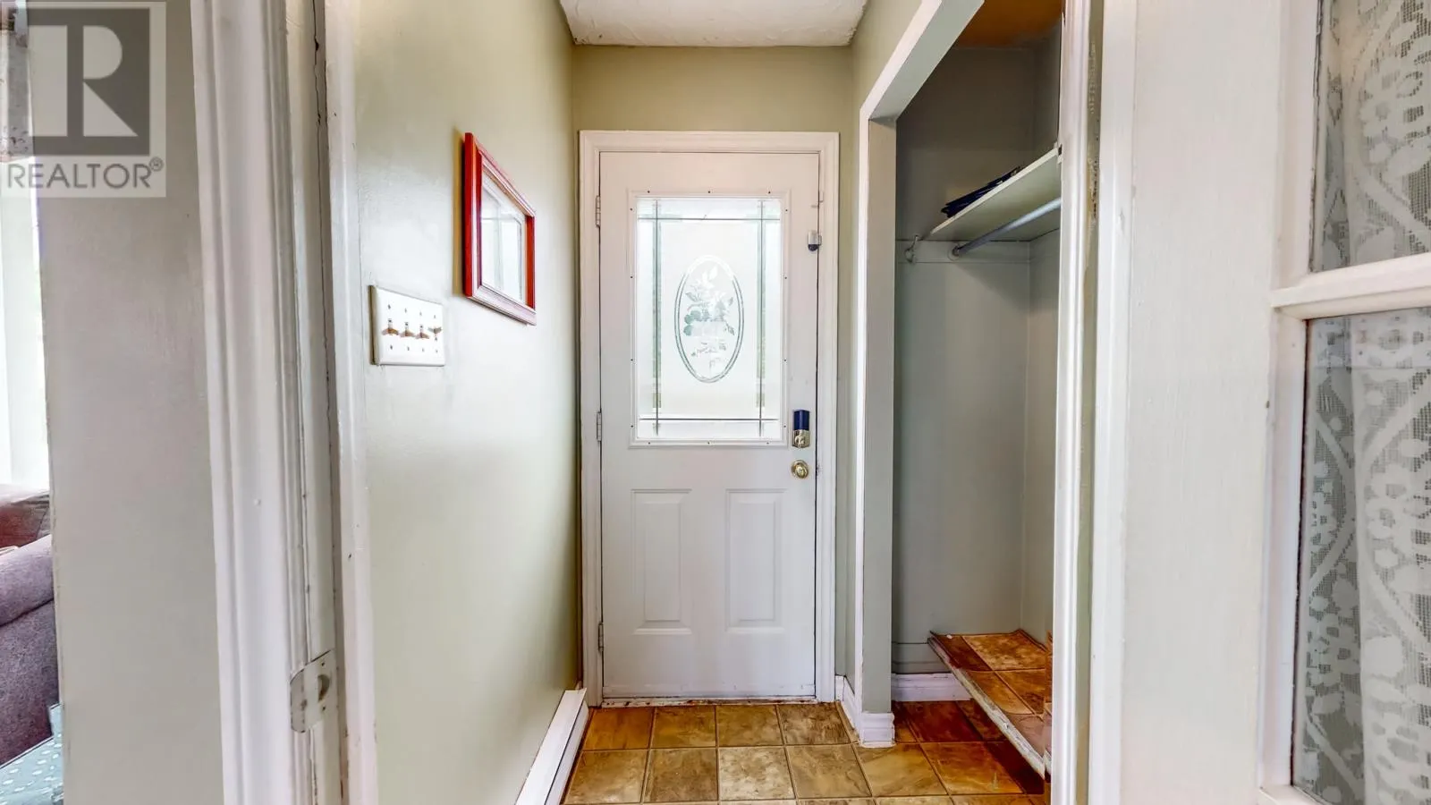 27 Della Drive