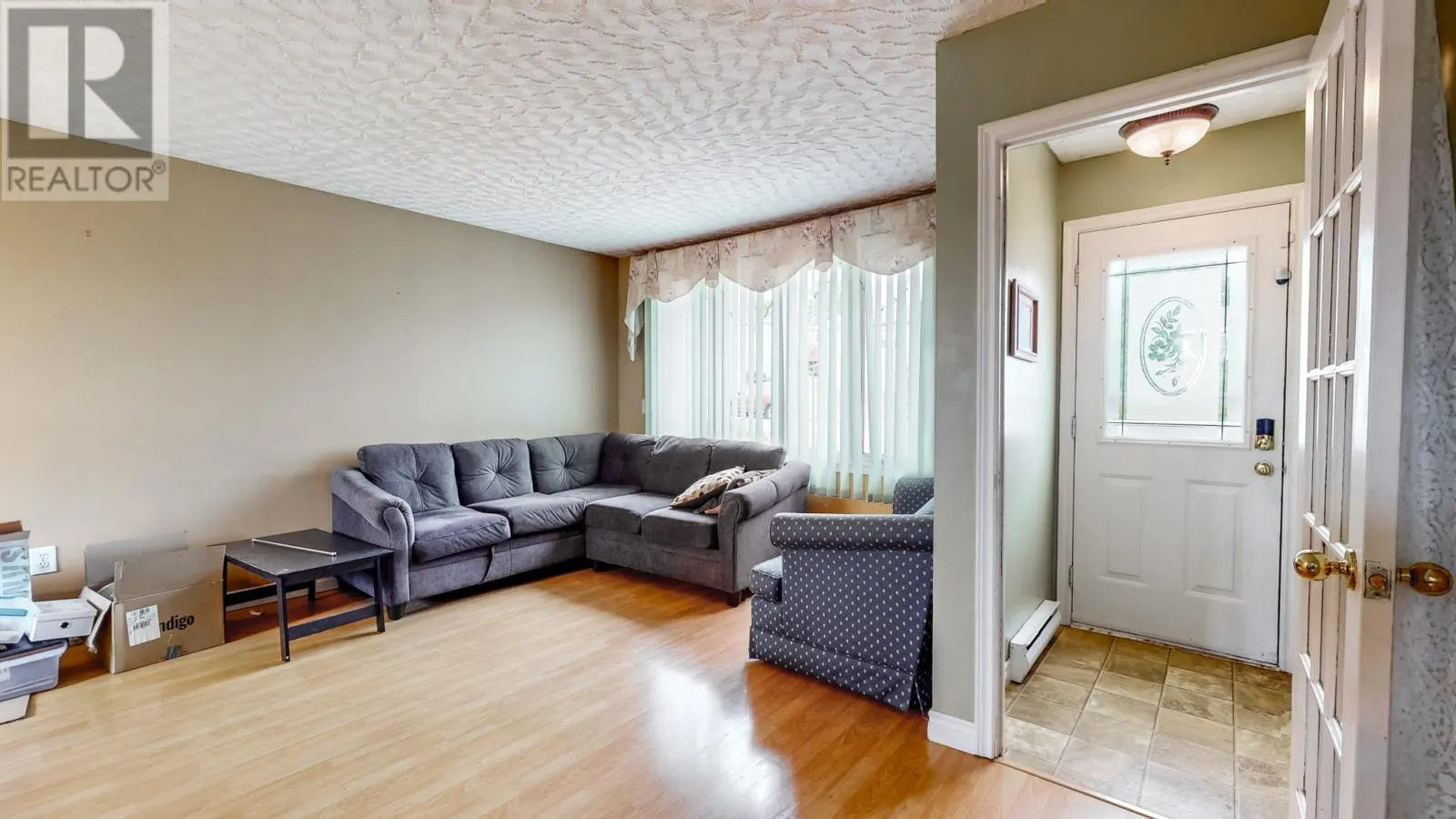27 Della Drive