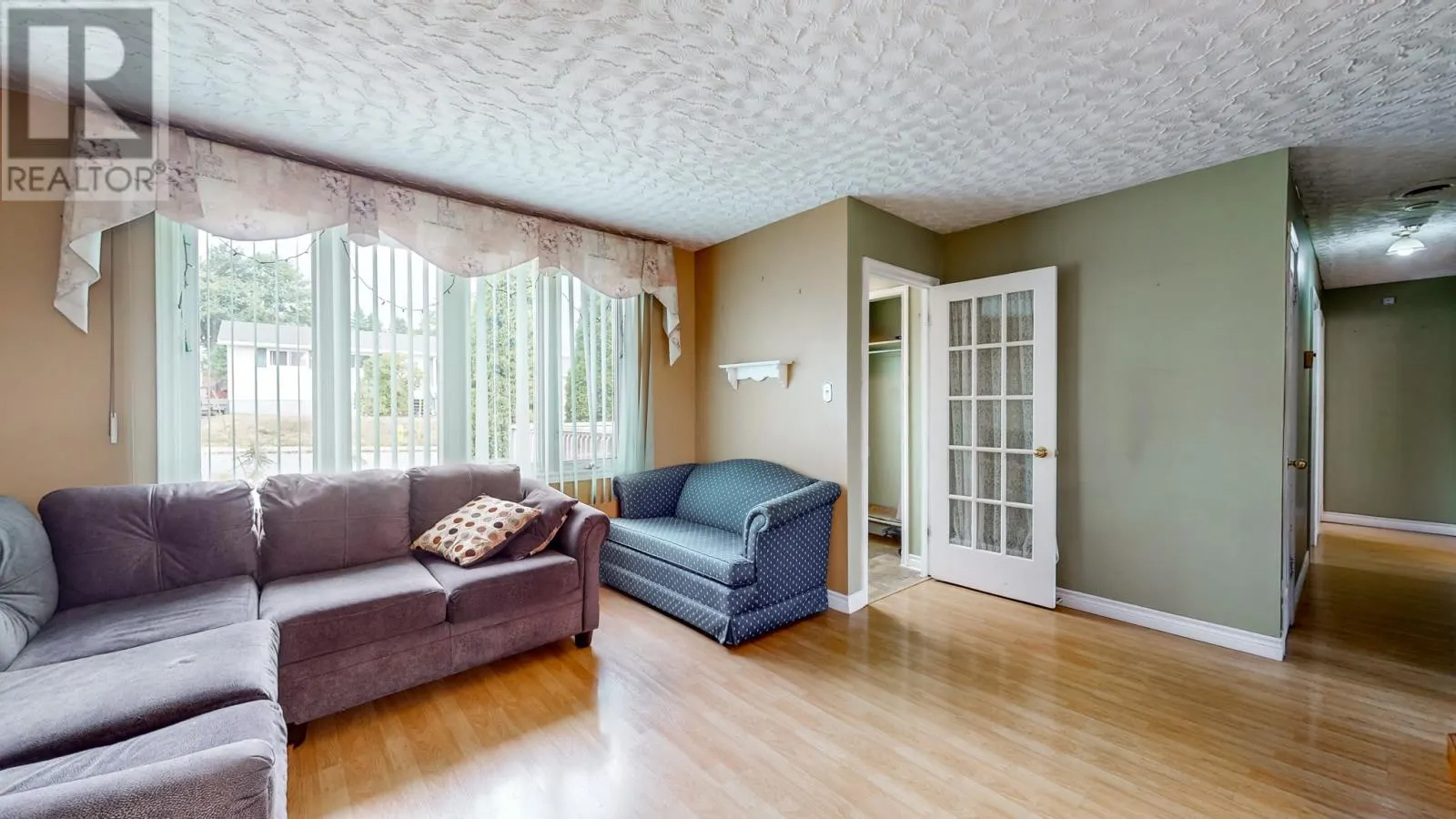 27 Della Drive