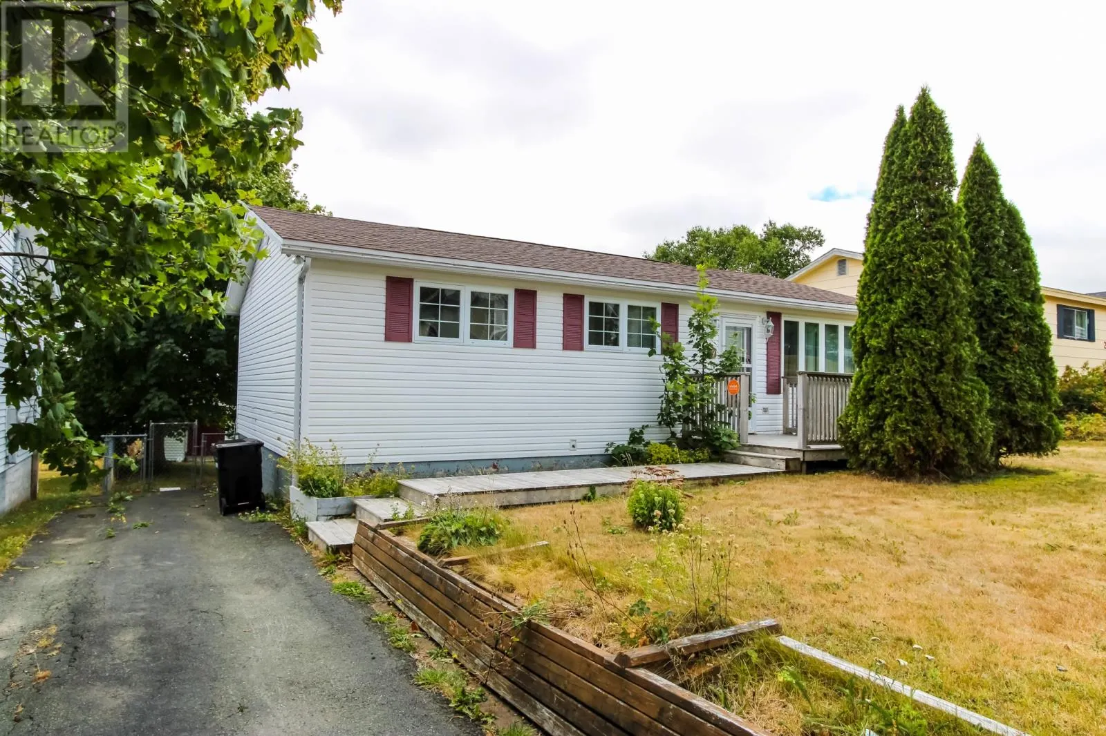 27 Della Drive
