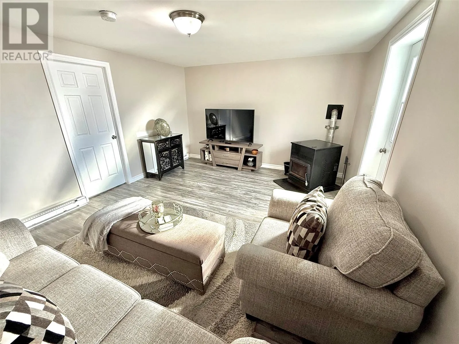 33 CLYDE Avenue