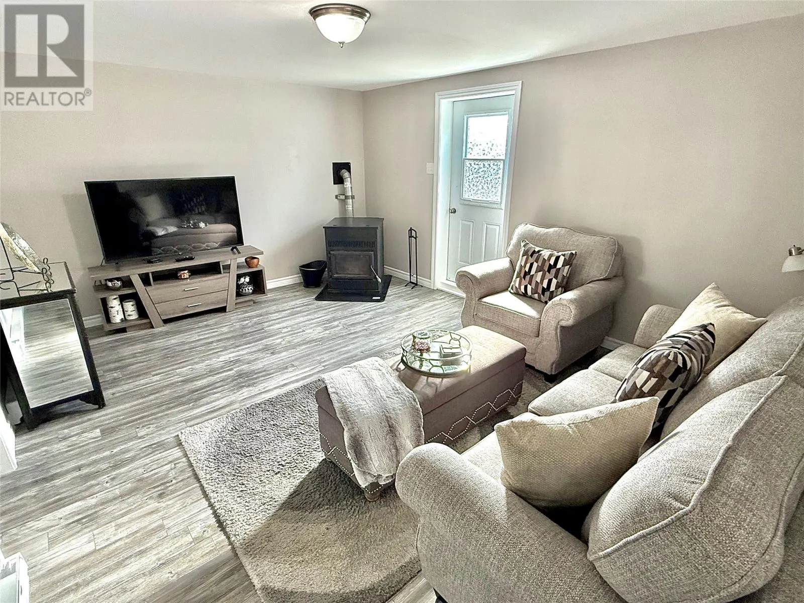33 CLYDE Avenue