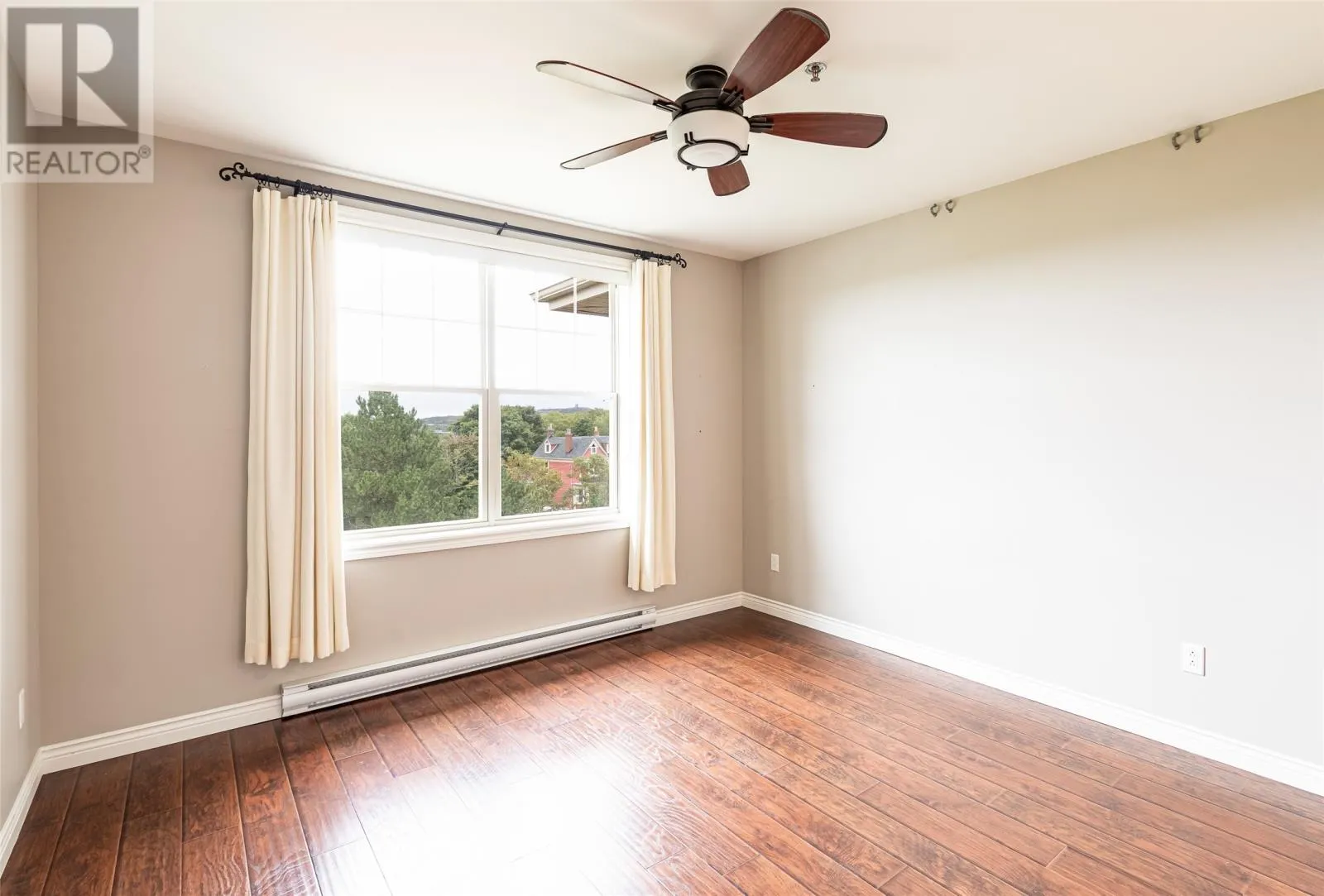 60 Margaret's Place Unit#402, #402