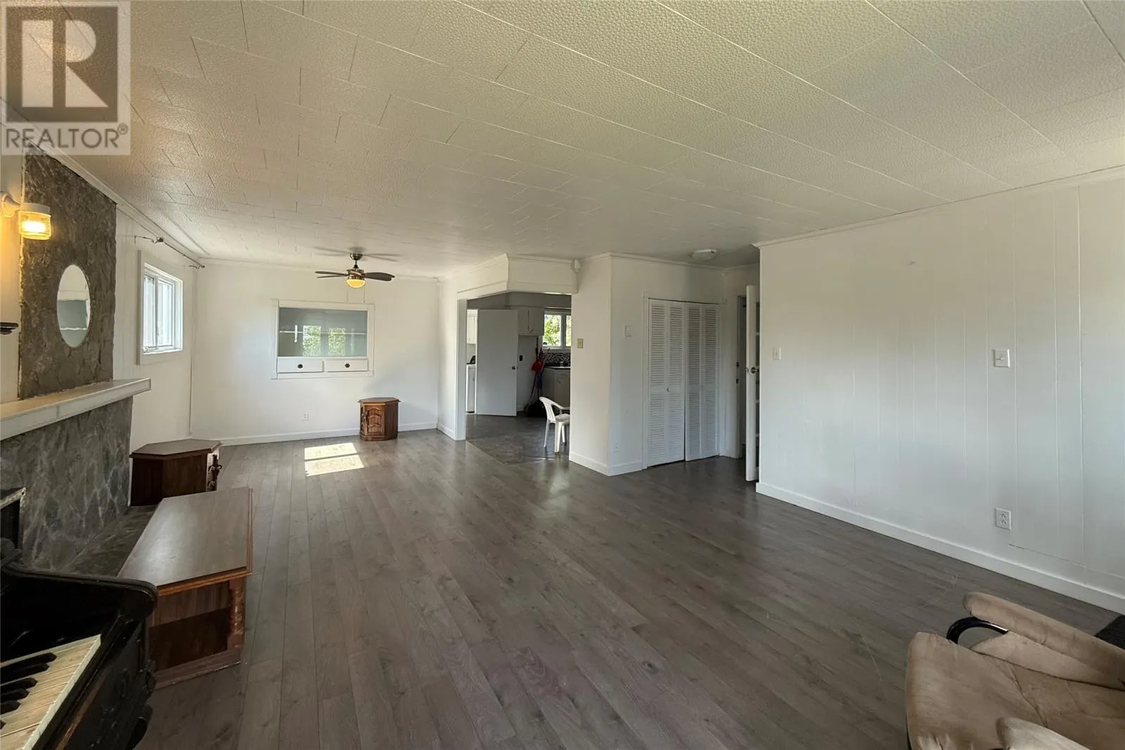 8 Barracks Lane