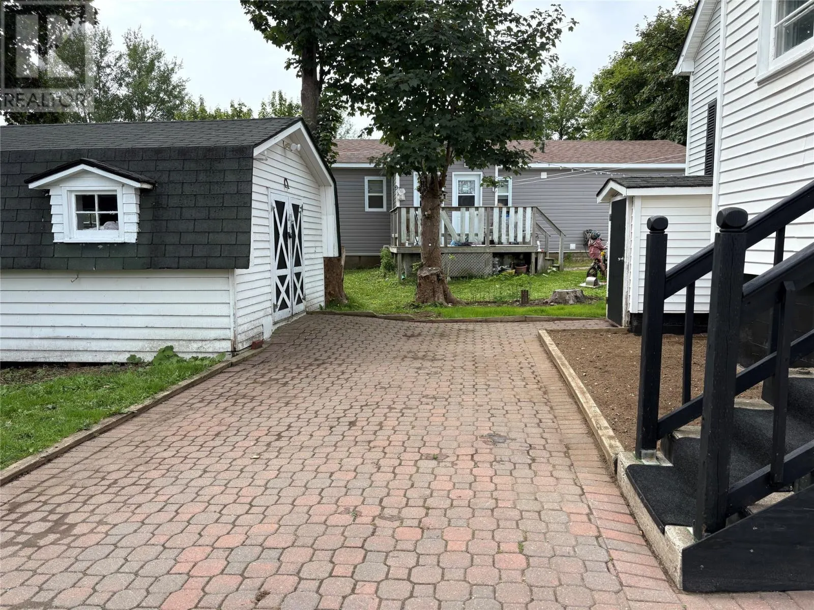 2 Pleasant Avenue