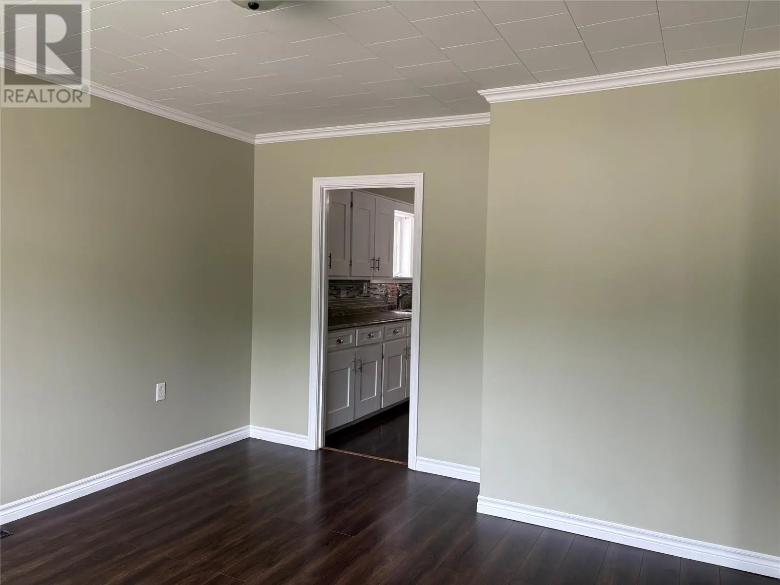 2 Pleasant Avenue