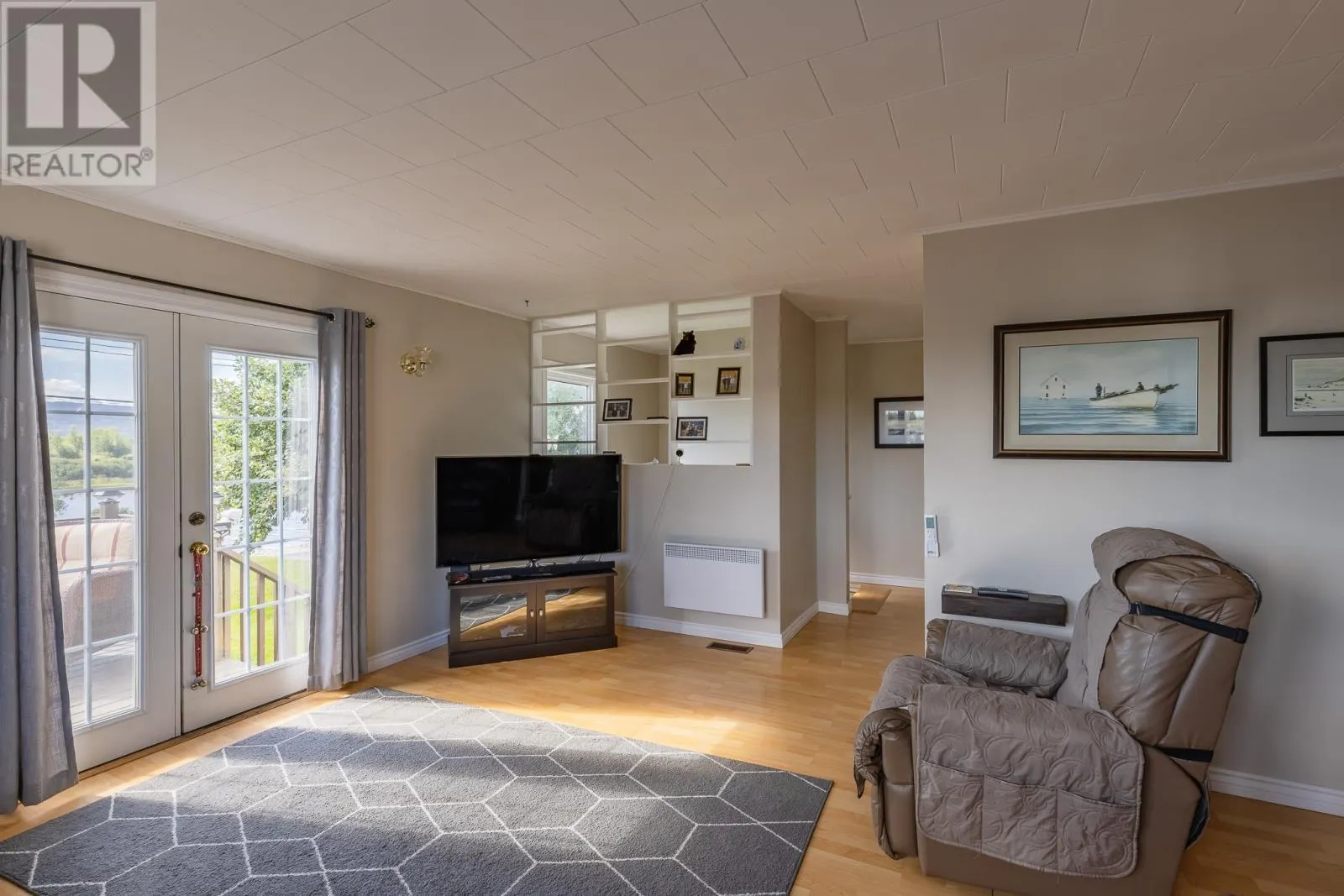 60 Riverbank Road