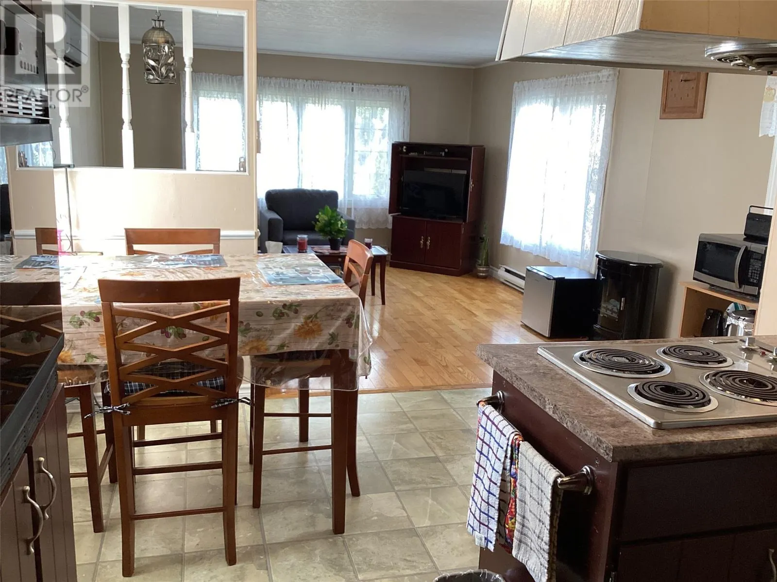 46 Meadowbrook Drive