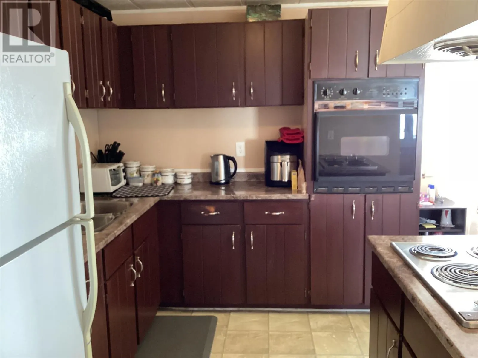 46 Meadowbrook Drive