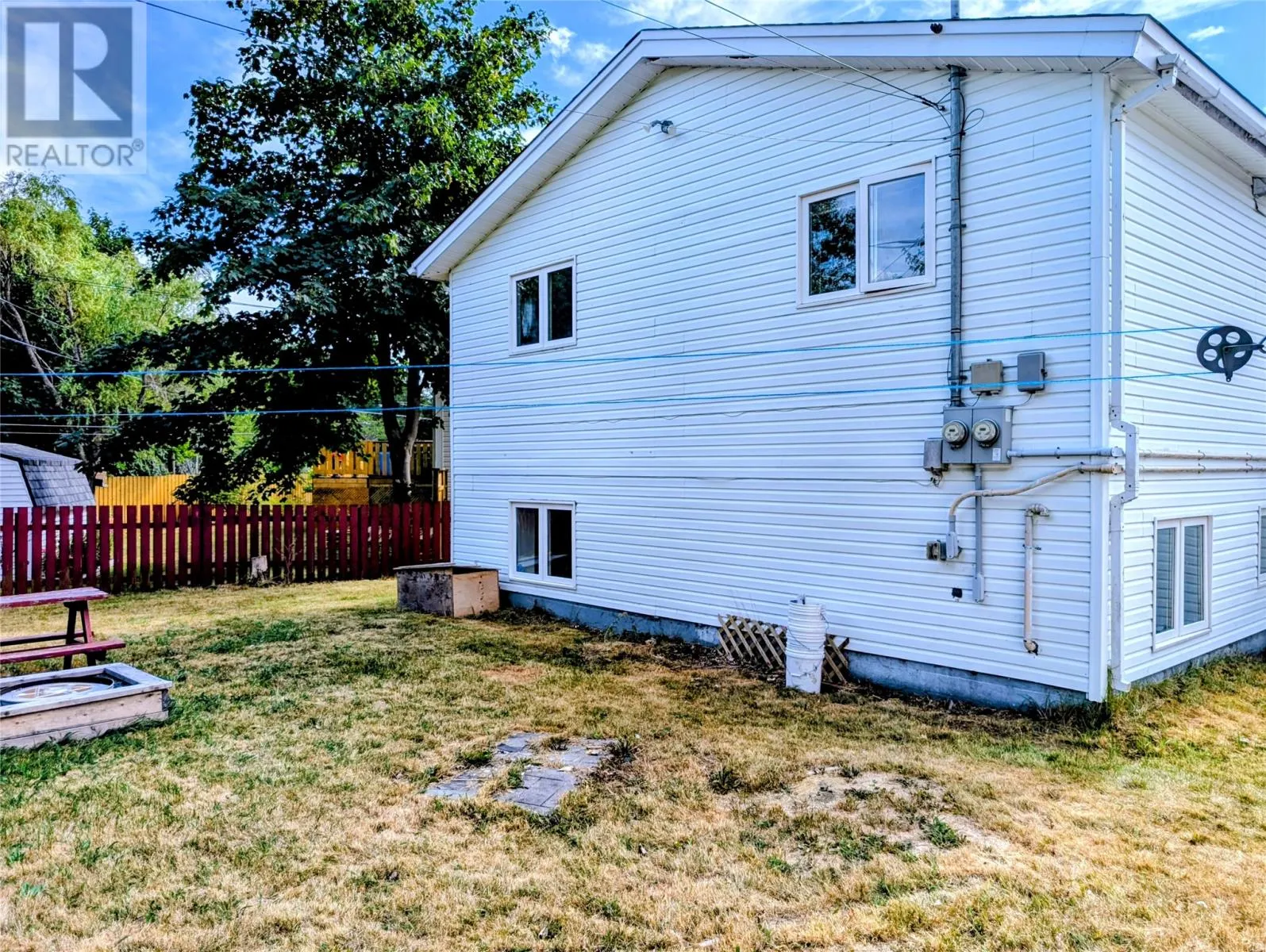 5 Groves Place