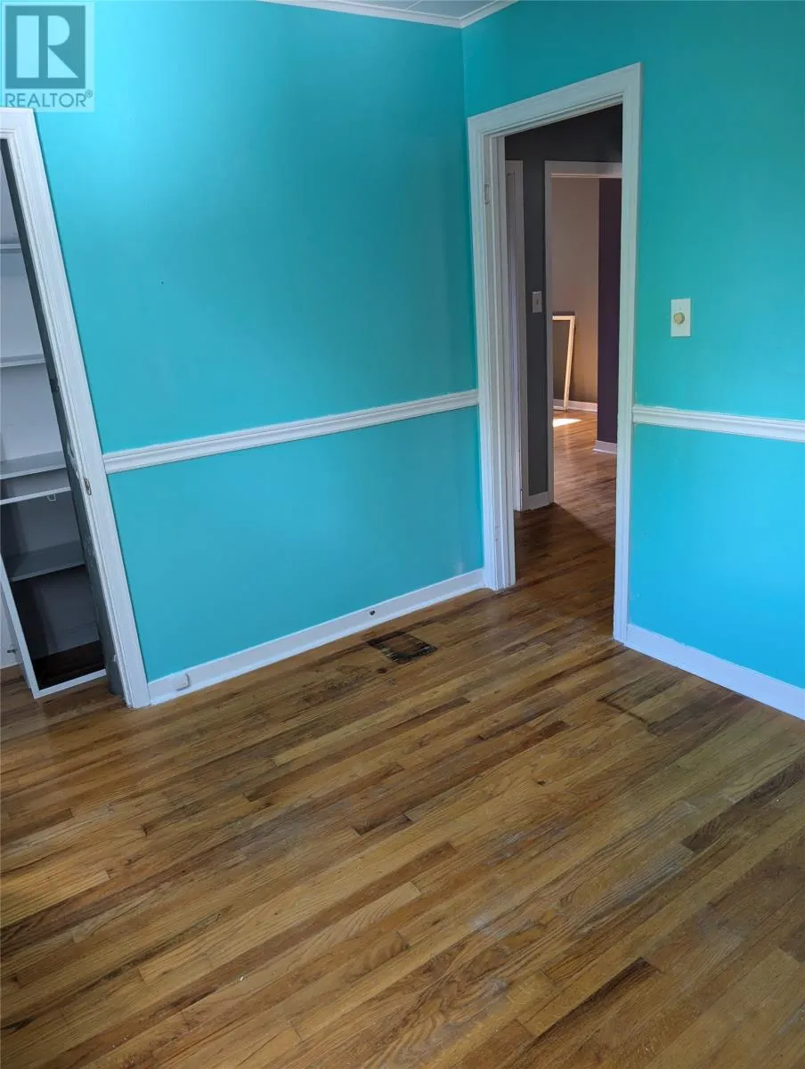 5 Groves Place