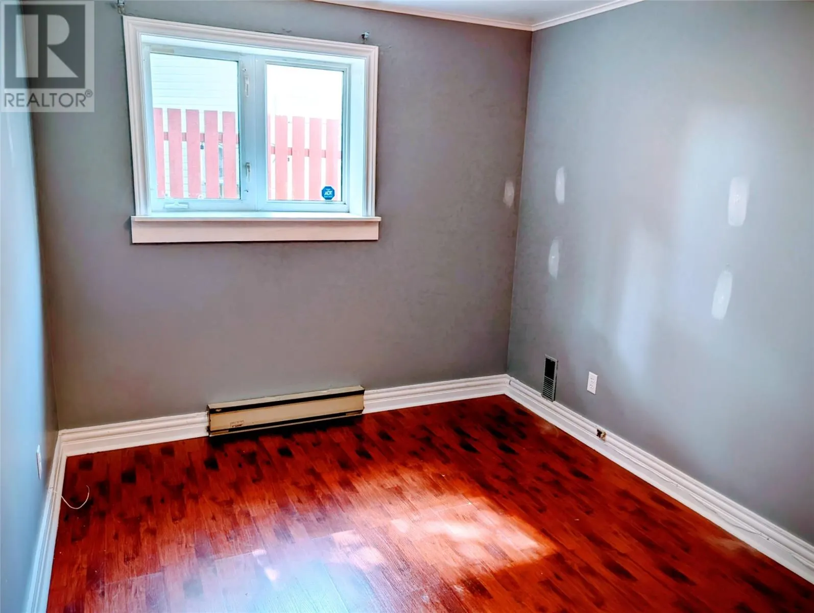 5 Groves Place