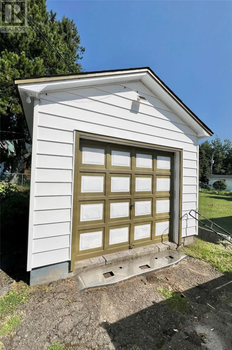 1 Larch Street