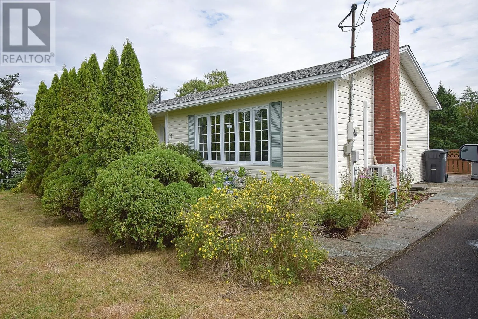 25 Roberts Road S