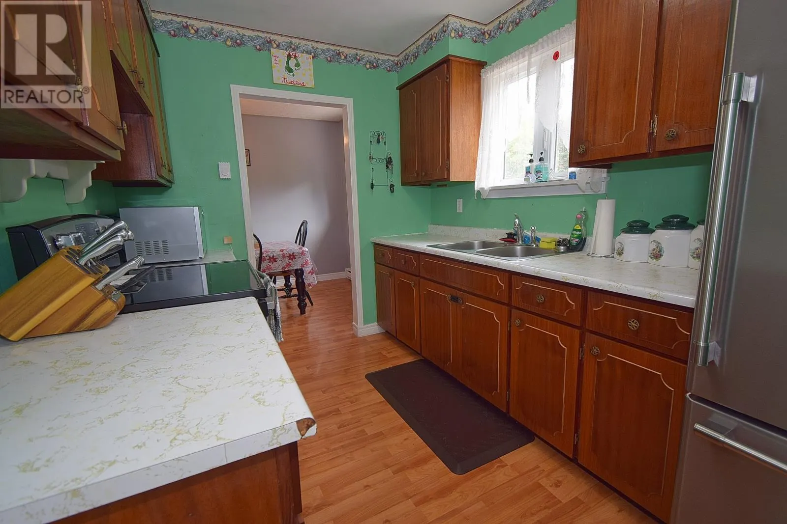 25 Roberts Road S