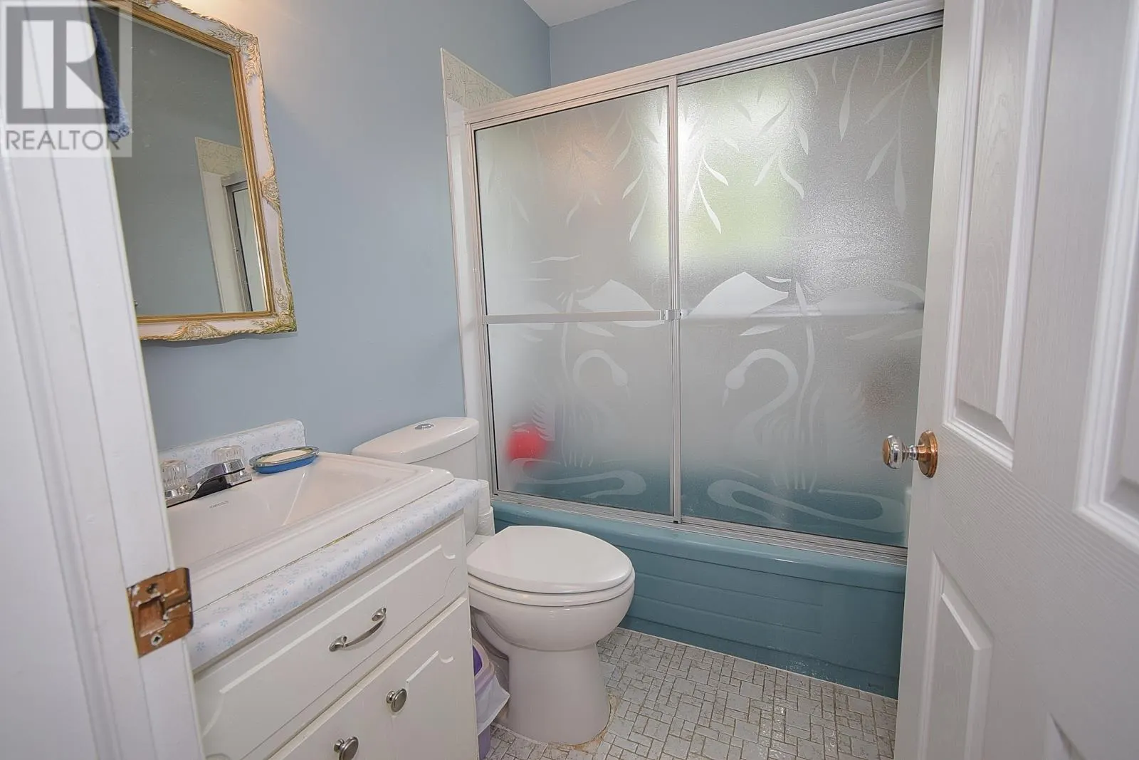 25 Roberts Road S