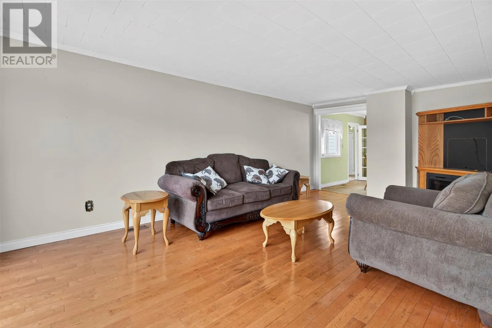 19 Riverside Drive